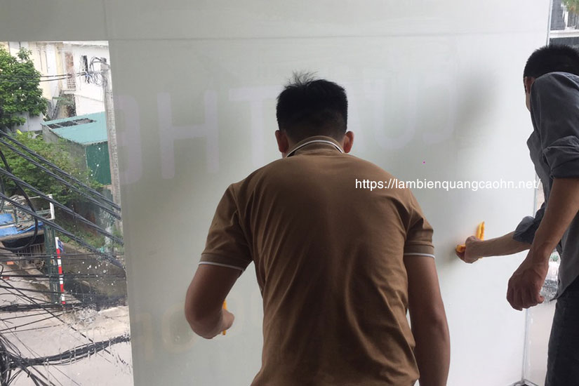 decal dán kính, đề can dán kính, dán decal, decal mờ, dán cửa kính, dán decal kính văn phòng