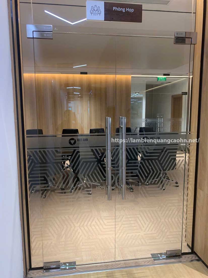 decal mờ dán kính văn phòng