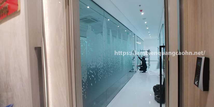 decal mờ dán kính văn phòng