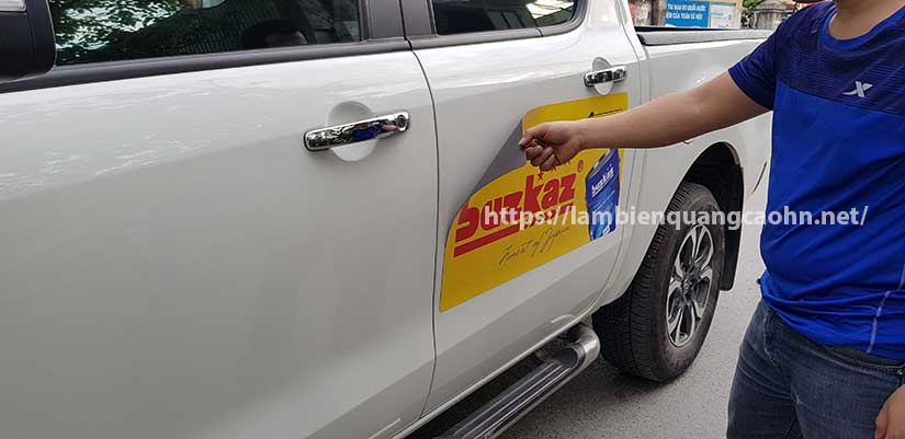 decal nam châm dán xe