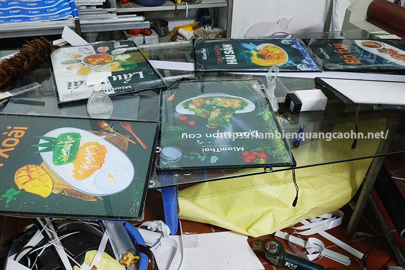 Giá biển hộp đèn mica siêu mỏng