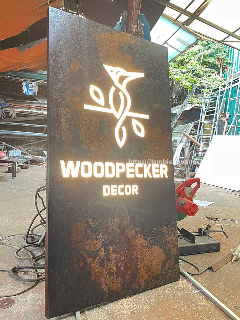 giá biển quảng cáo sắt gỉ