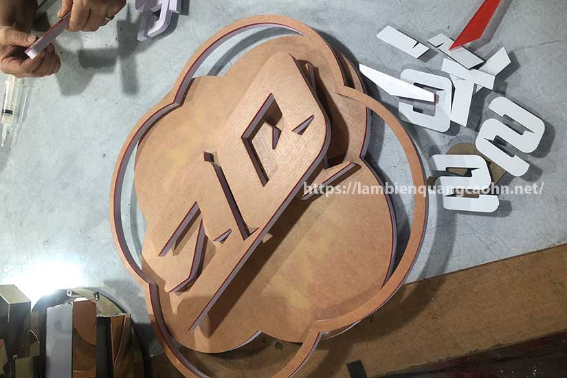 Giá logo công ty mica