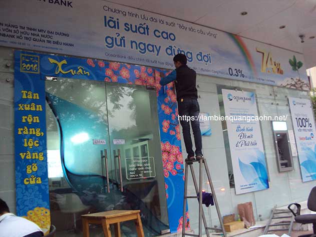 decal dán kính, đề can dán kính, dán decal kính văn phòng, in decal dán kính, dán cửa kính, dán trang trí noel, dán trang trí tết, 