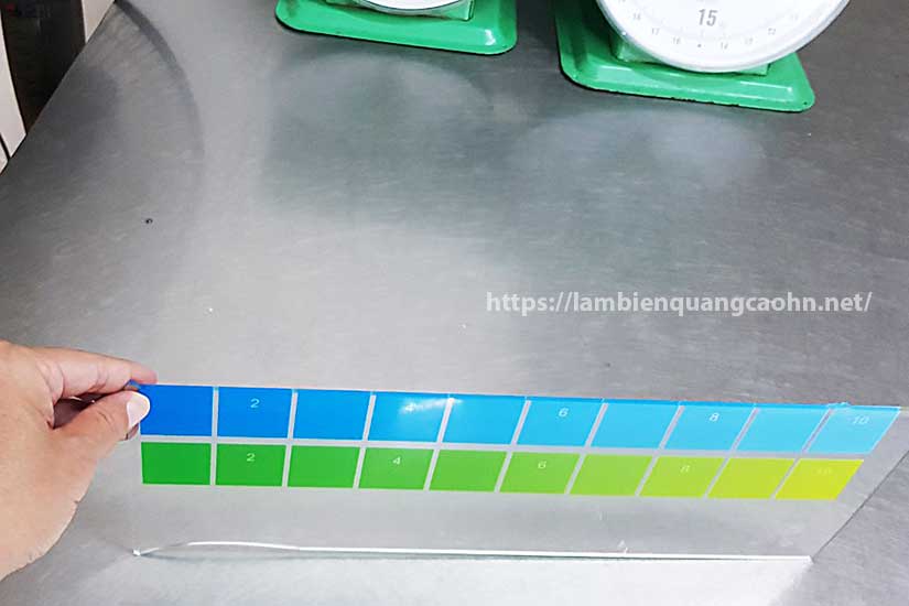 In biển quảng cáo màu RGB và CMYK