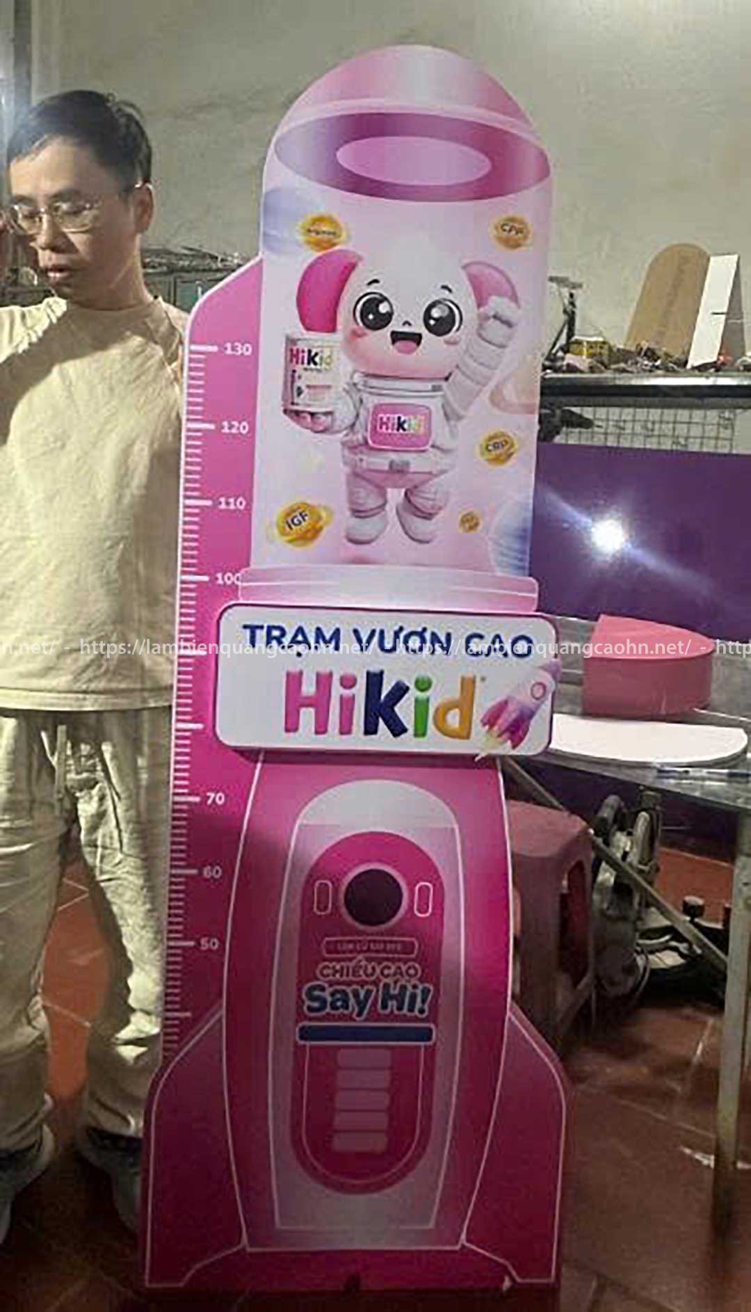 in standee mô hình