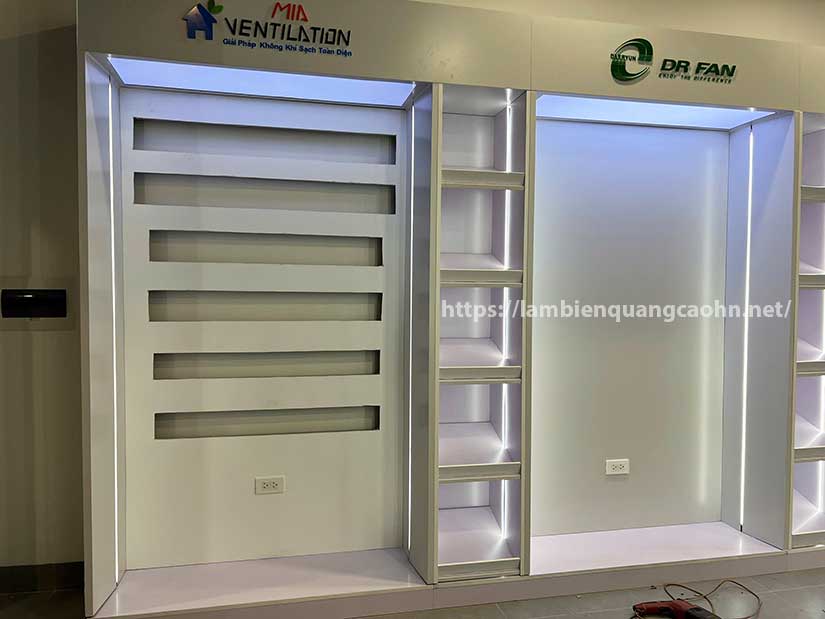 kệ trưng bày sản phẩm