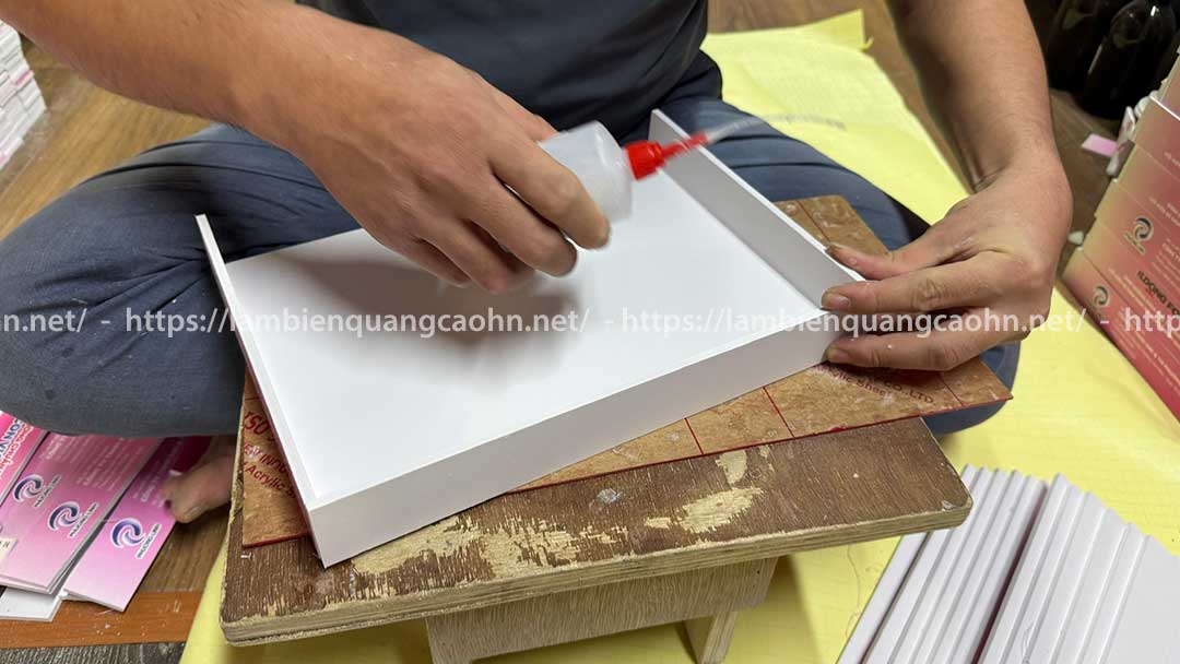 Kệ formex dạng khay