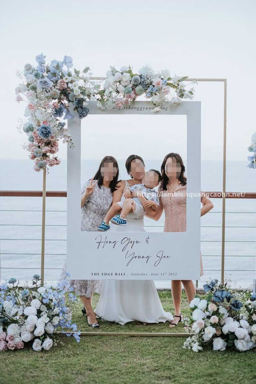 thiết kế khung chụp hình check in