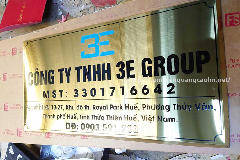 làm bảng tên công ty