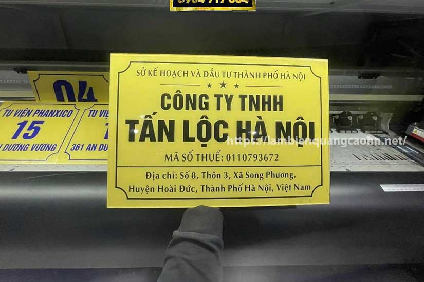 làm bảng tên công ty