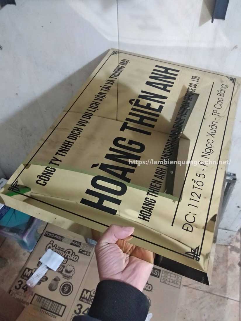 làm bảng tên công ty