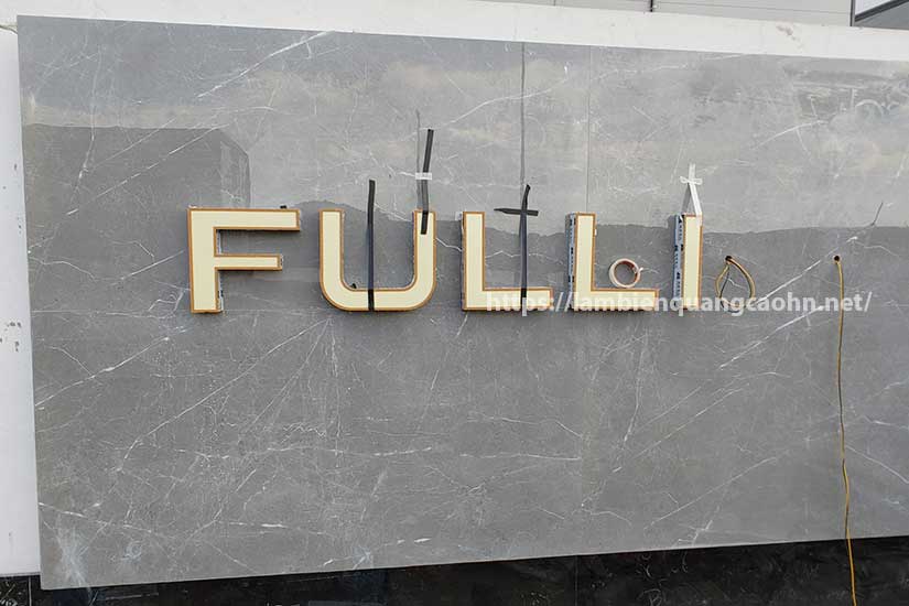 làm bảng tên công ty