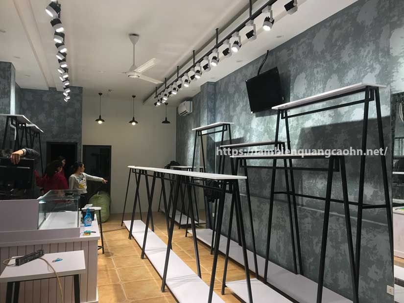 làm biển cửa hàng thời trang
