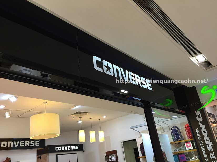 làm biển cửa hàng thời trang