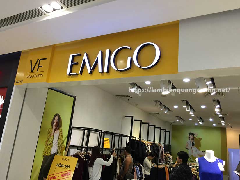 làm biển cửa hàng thời trang