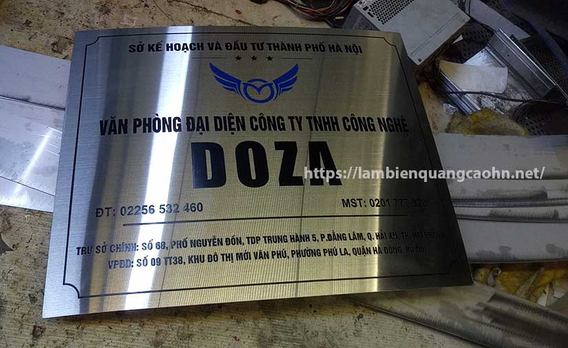 làm biển tên công ty