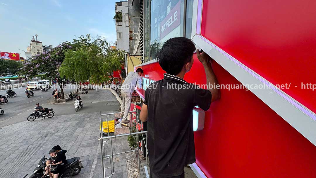 làm biển quảng cáo siêu thị điện máy