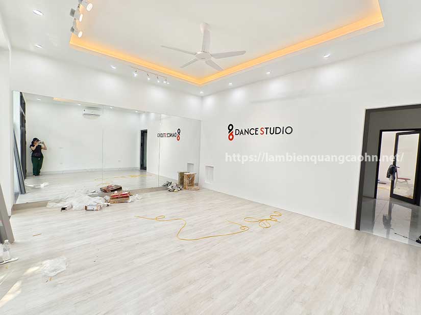 logo bán hàng online treo tường, logo live stream treo tường