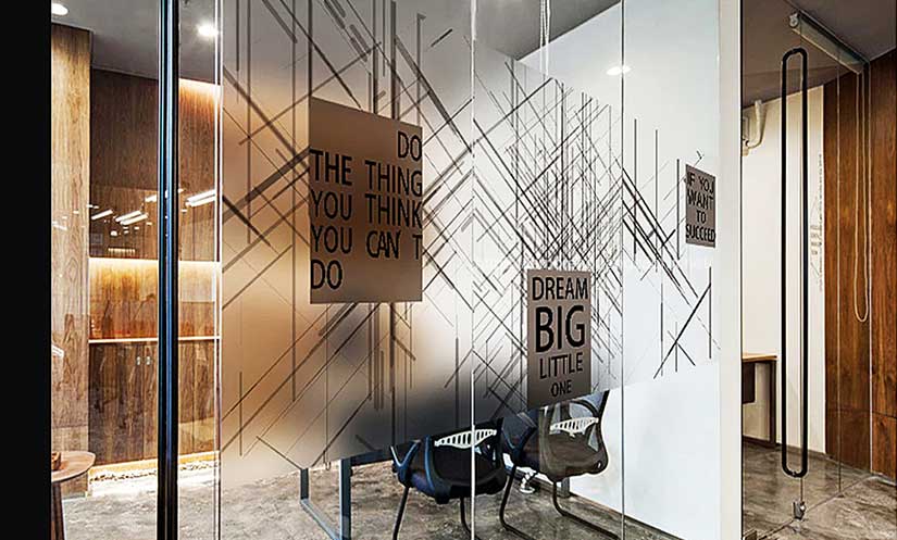 decal dán kính mờ hoa văn
