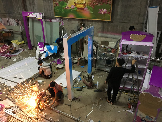Cổng chào siêu thị
