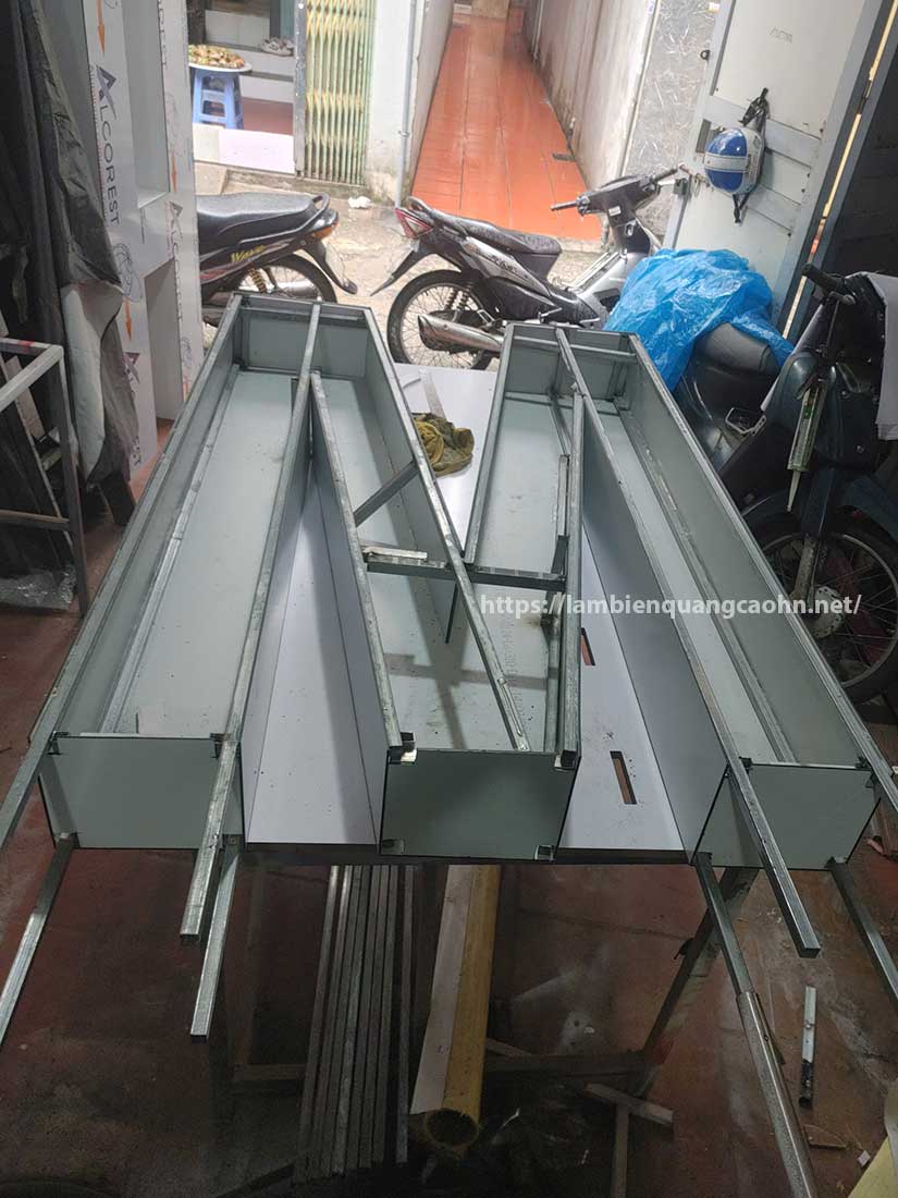 sản xuất POSM lắp ghép