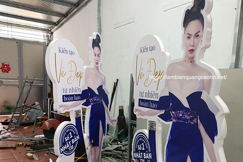 standee hình người hai mặt, standee die cut, standee mô hình, standee nhân vật hoạt hình