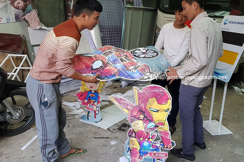 standee hình người, standee die cut, standee chụp ảnh