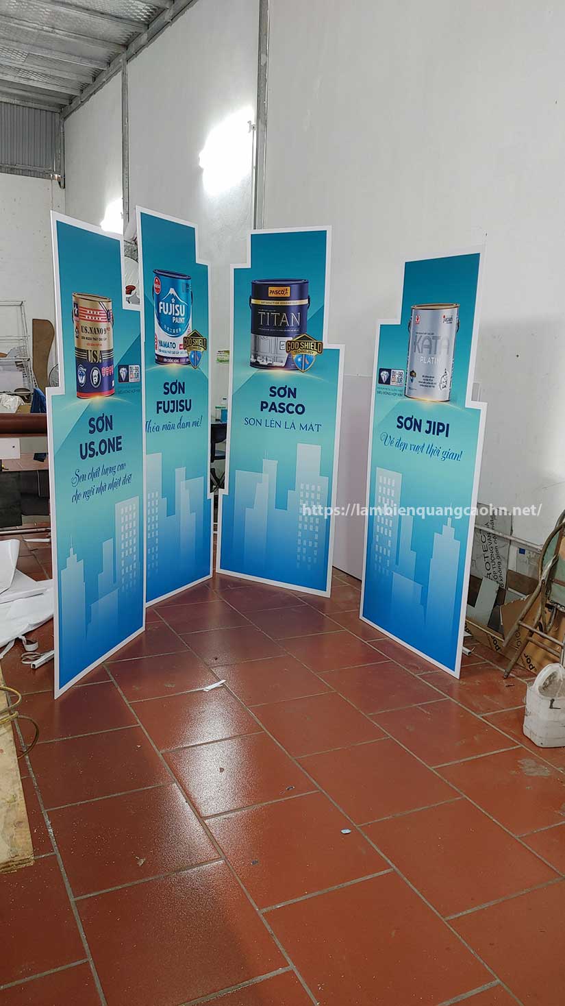 standee khung sắt