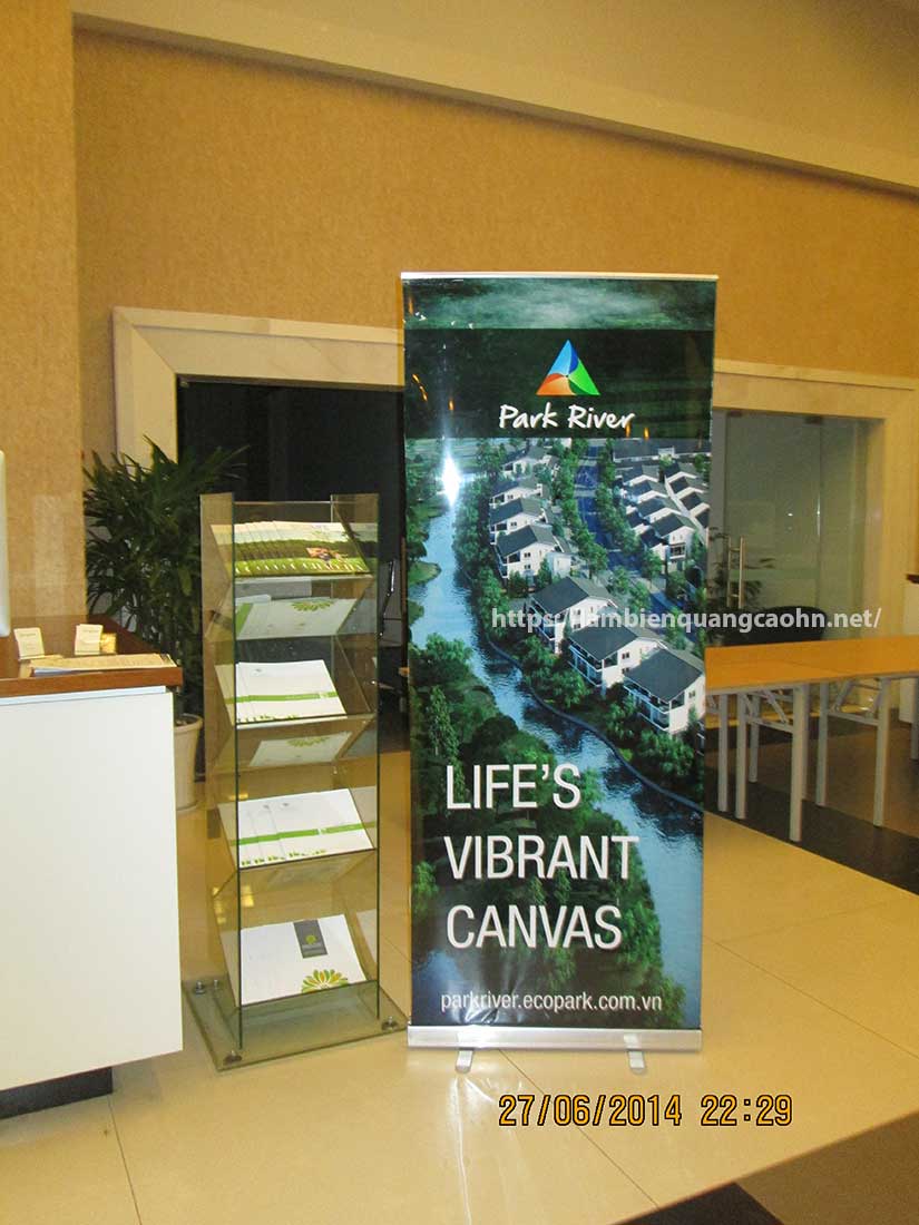 standee cuốn, giá cuốn nhôm, giá cuốn, standee quảng cáo