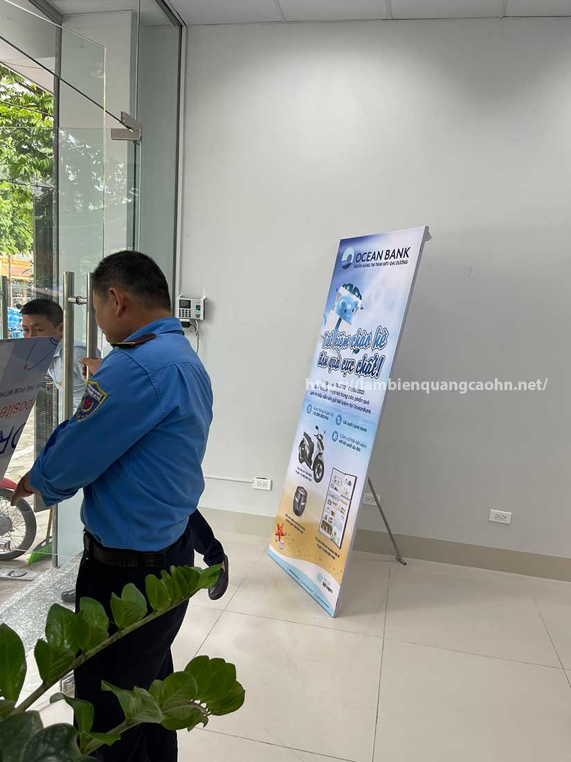 In và lắp đặt standee X giá rẻ tại Hà Nội