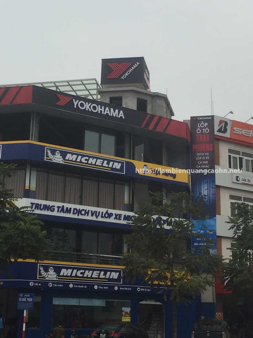 thi công showroom