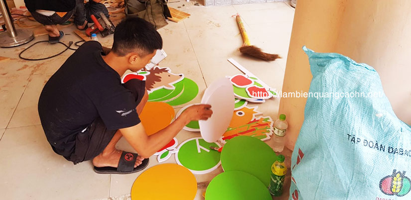 trang trí trường mầm non, decal dán tường,