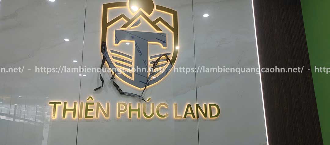 Vách logo quầy lễ tân