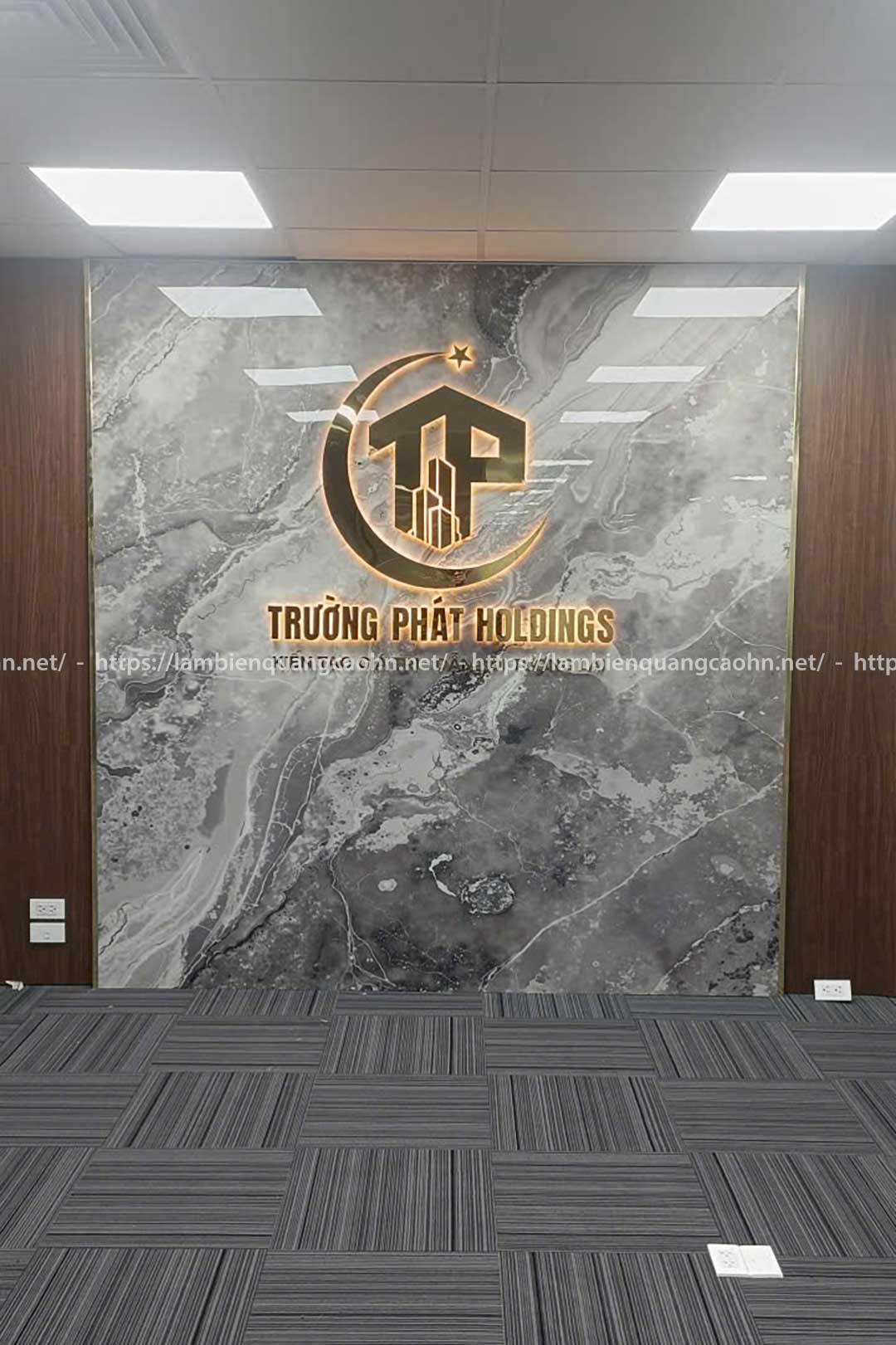 Vách logo quầy lễ tân