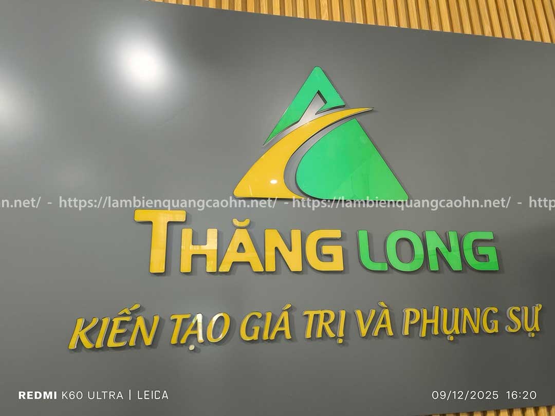 Vách logo quầy lễ tân