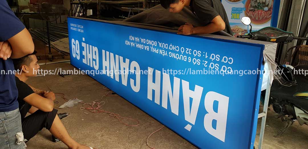Vật liệu trong suốt làm biển quảng cáo