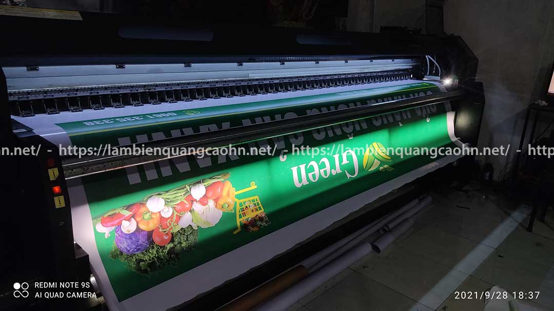 Vật liệu trong suốt làm biển quảng cáo