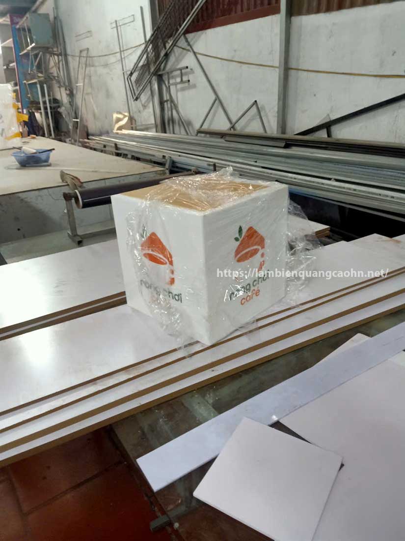 Biển quảng cáo hộp đèn