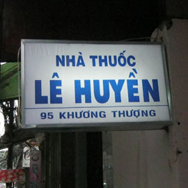 Chuyện người chị làm biển cửa hàng thuốc ở Thanh Xuân Hà Nội