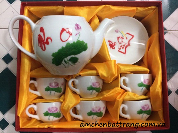 ẤM CHÉN BÁT TRÀNG IN LOGO – QUÀ TẶNG MANG DẤU ẤN ĐẶC BIỆT