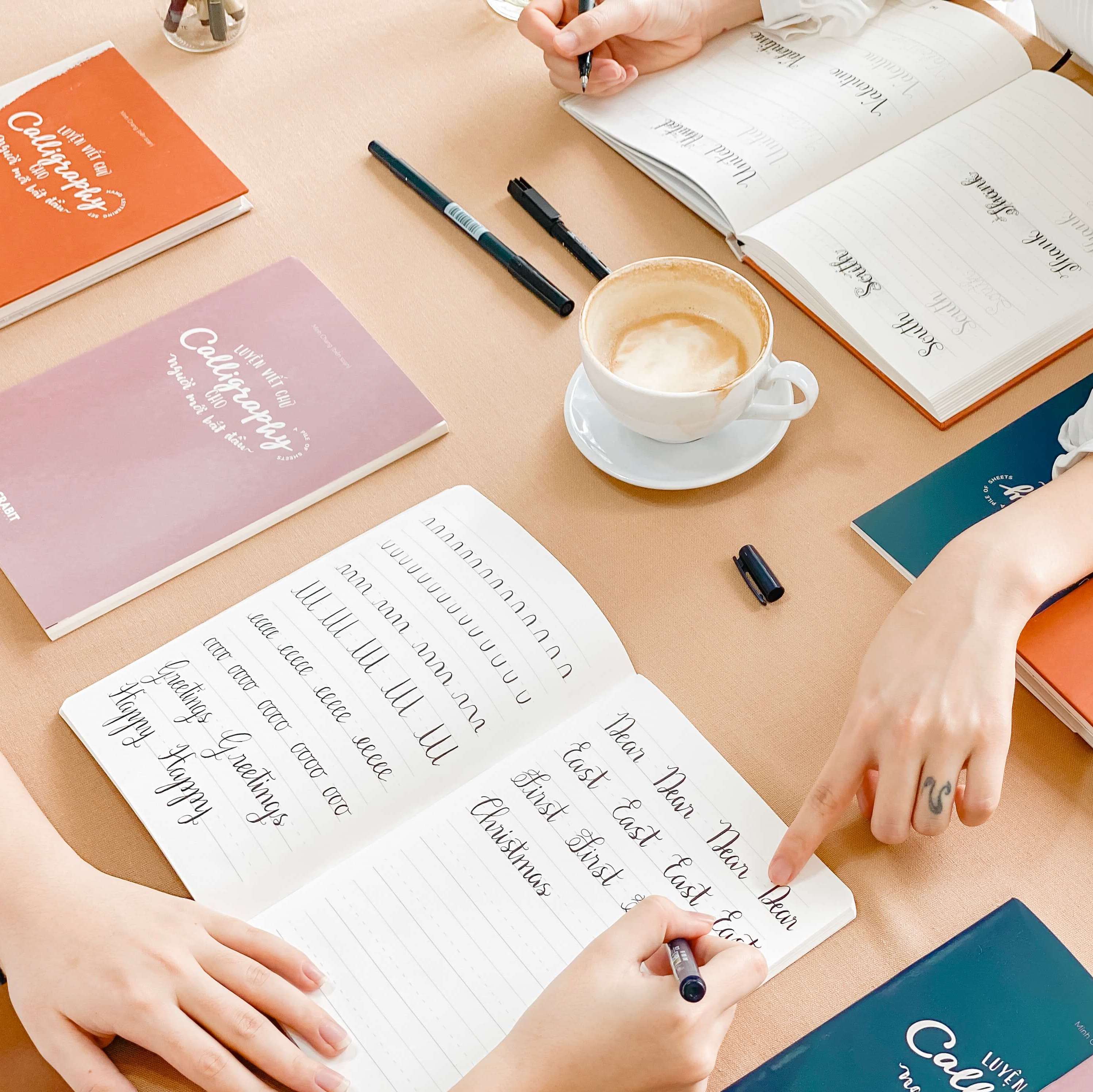 Hướng dẫn sử dụng Sách luyện viết chữ Calligraphy cho người mới bắt đầu