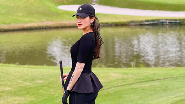 Mẫu váy chơi golf liền thân