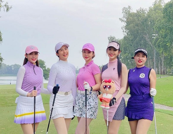 Chọn áo golf nữ có kích cỡ phù hợp theo dáng người