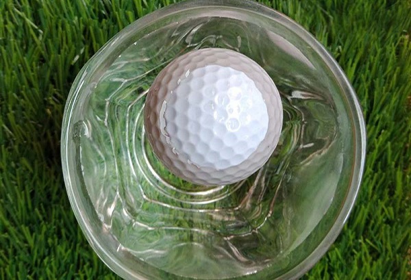 Bóng golf nổi hay là chìm?