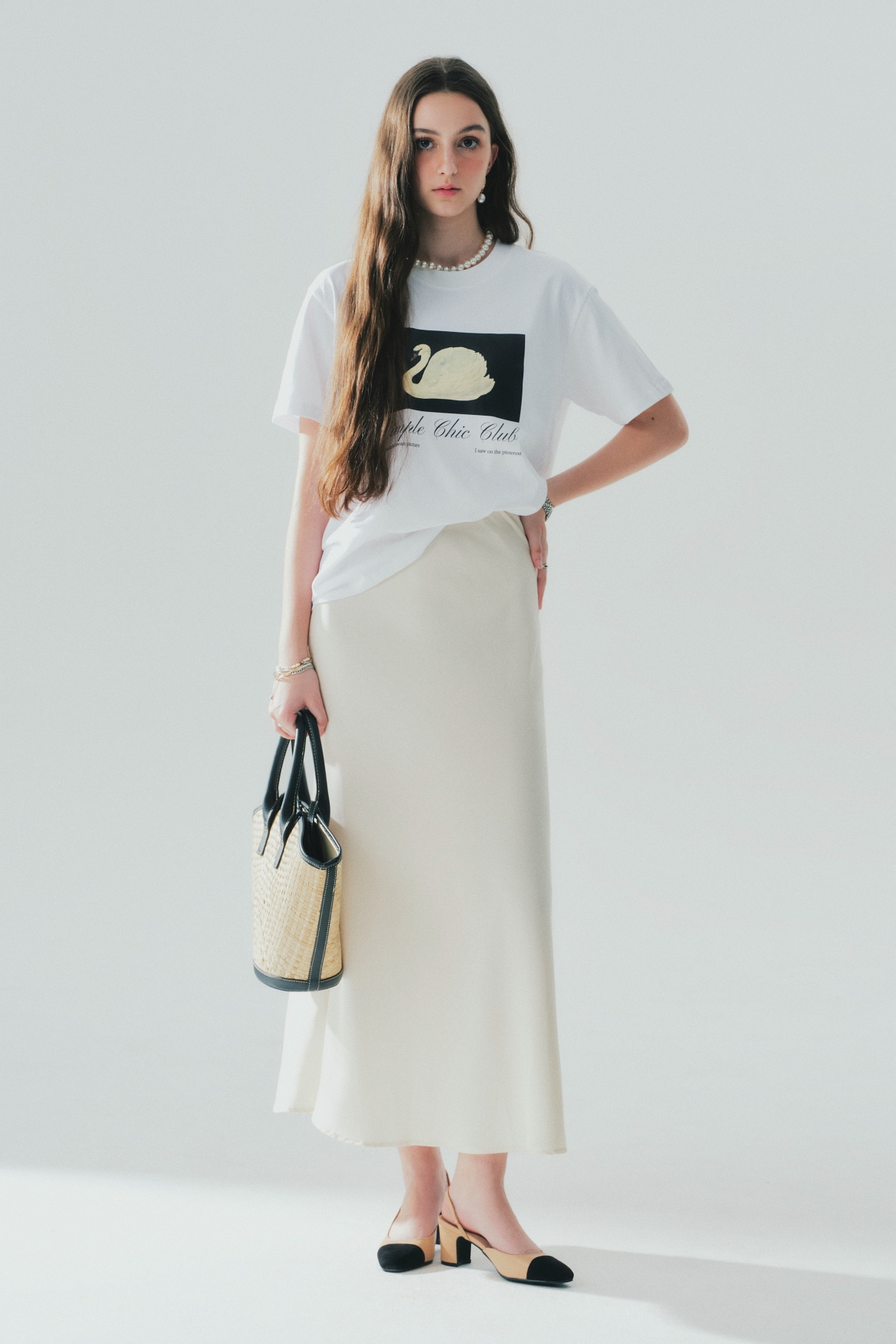 Swan Simple Chic Club Tee