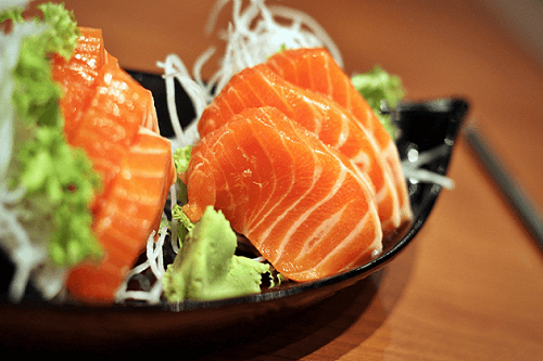 NẠP NĂNG LƯỢNG TUẦN MỚI VỚI SASHIMI CÁ HỒI TƯƠI NGON, BỔ DƯỠNG