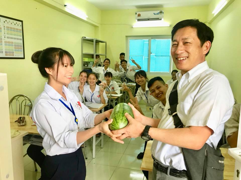 Nên đi du học hay đi xuất khẩu lao động ????
