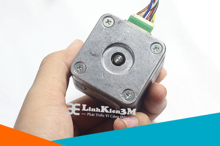 Mặt dưới động cơ bước giá rẻ