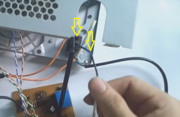Hàn dây nguồn máy sấy vào mạch